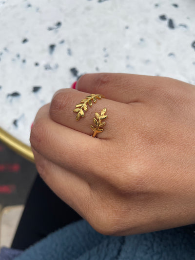 Delphi gold ring