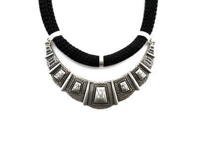 Schwarze Athena Halskette Silber