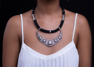 Schwarze Athena Halskette Silber